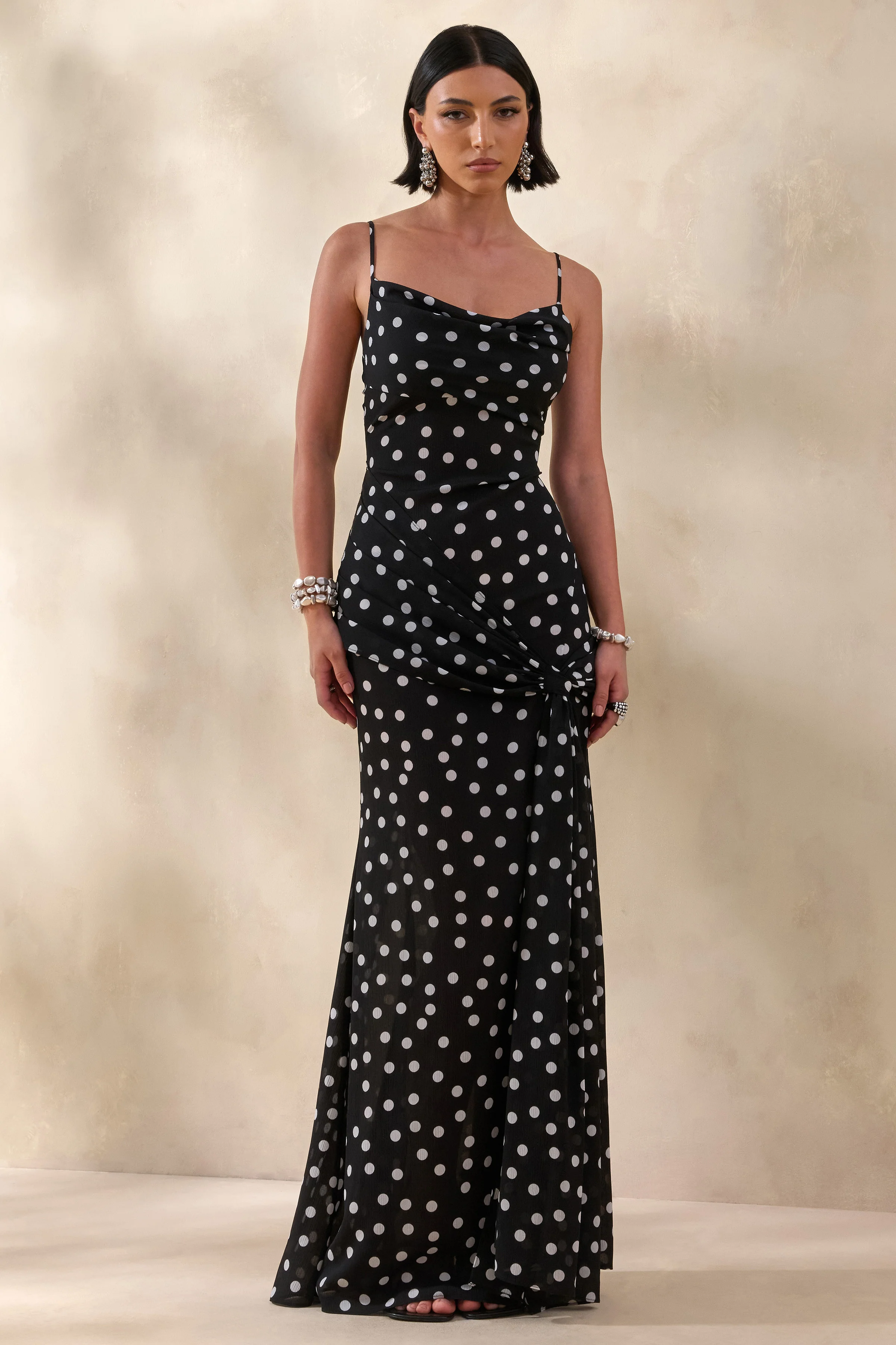 Virtue | Zwarte-Witte Stippen Print Doorschijnend Fishtail Maxi Jurk Met Draperend Hals En Split