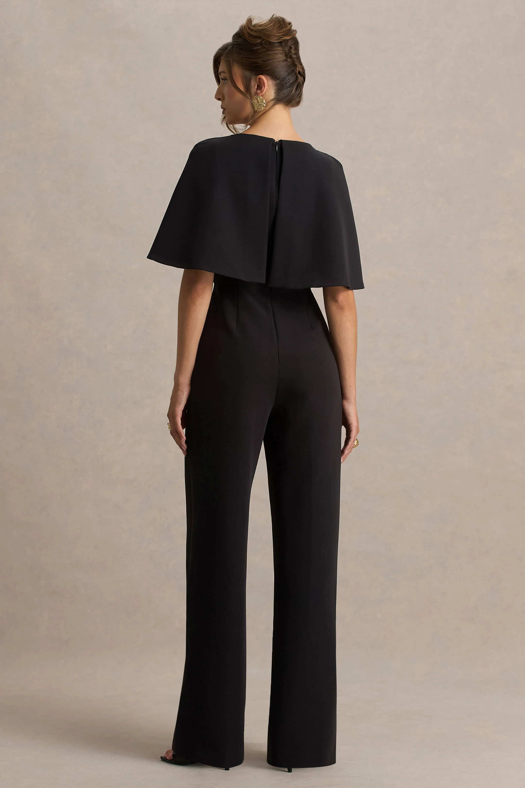 Vivid | Zwart Diepe V-Hals Jumpsuit Met Strikdetail - Image 2
