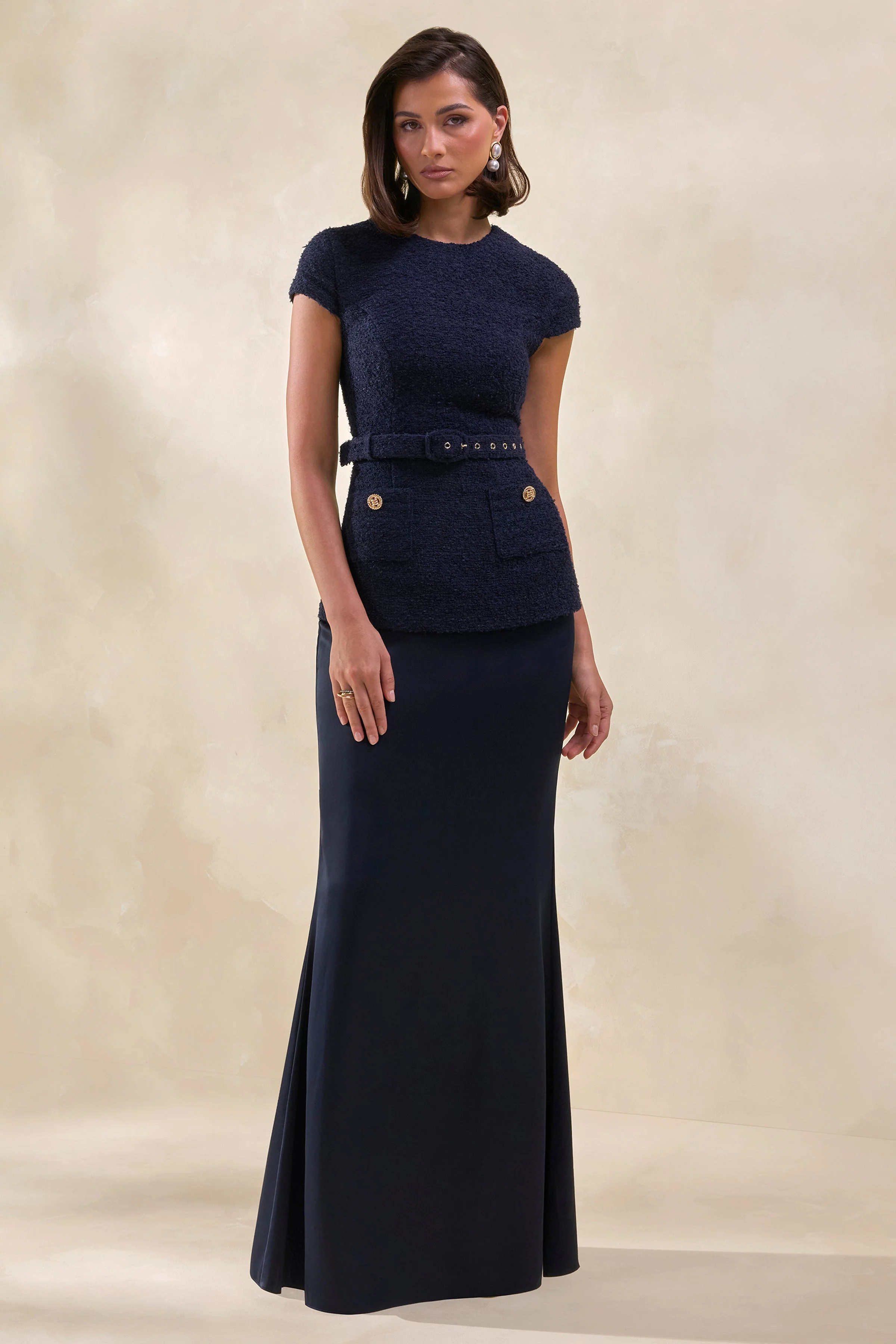 Whispera | Marineblauwe Maxi Jurk Met Ronde Hals, Satijnen Rok En Zakdetails - Image 2