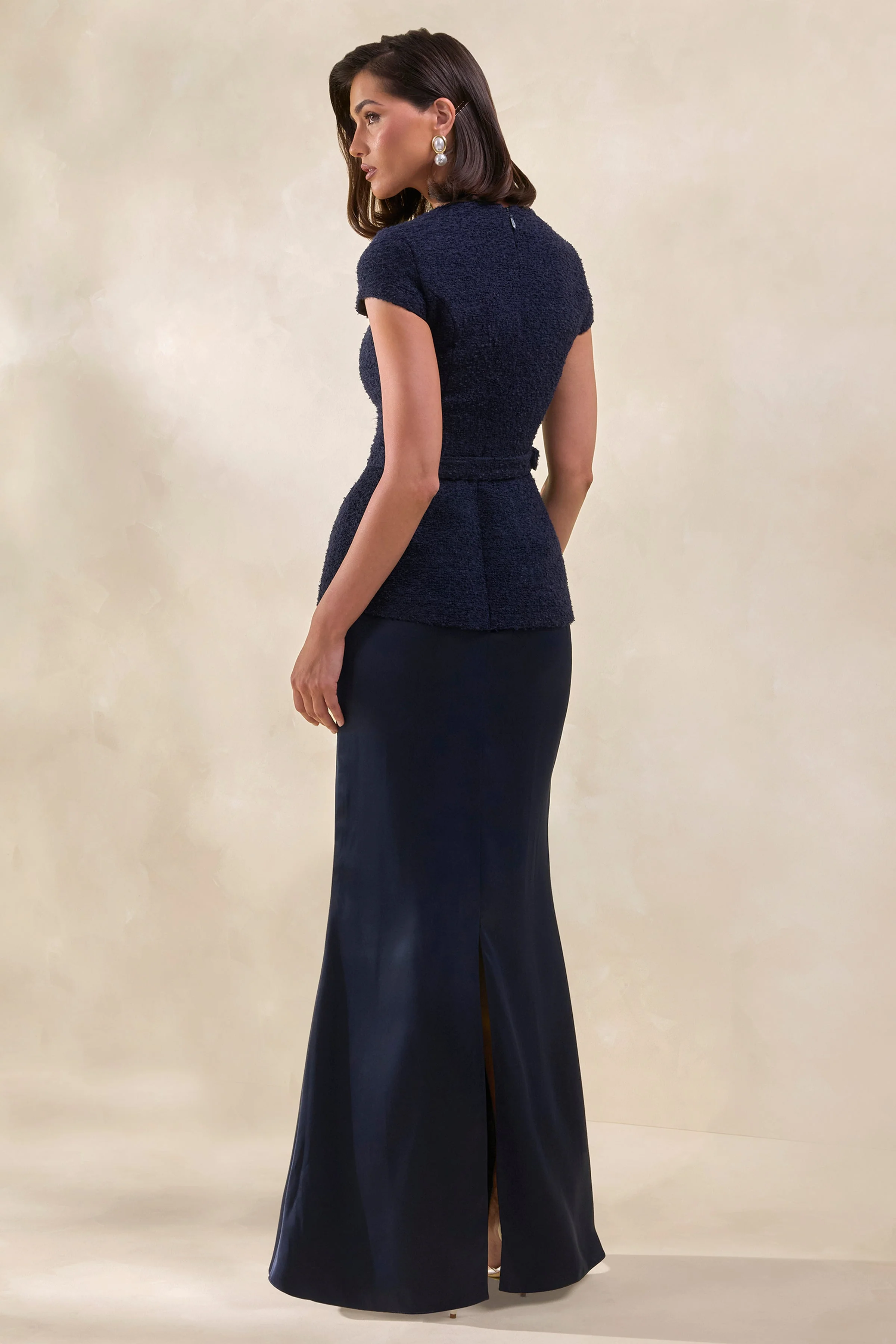 Whispera | Marineblauwe Maxi Jurk Met Ronde Hals, Satijnen Rok En Zakdetails - Image 3