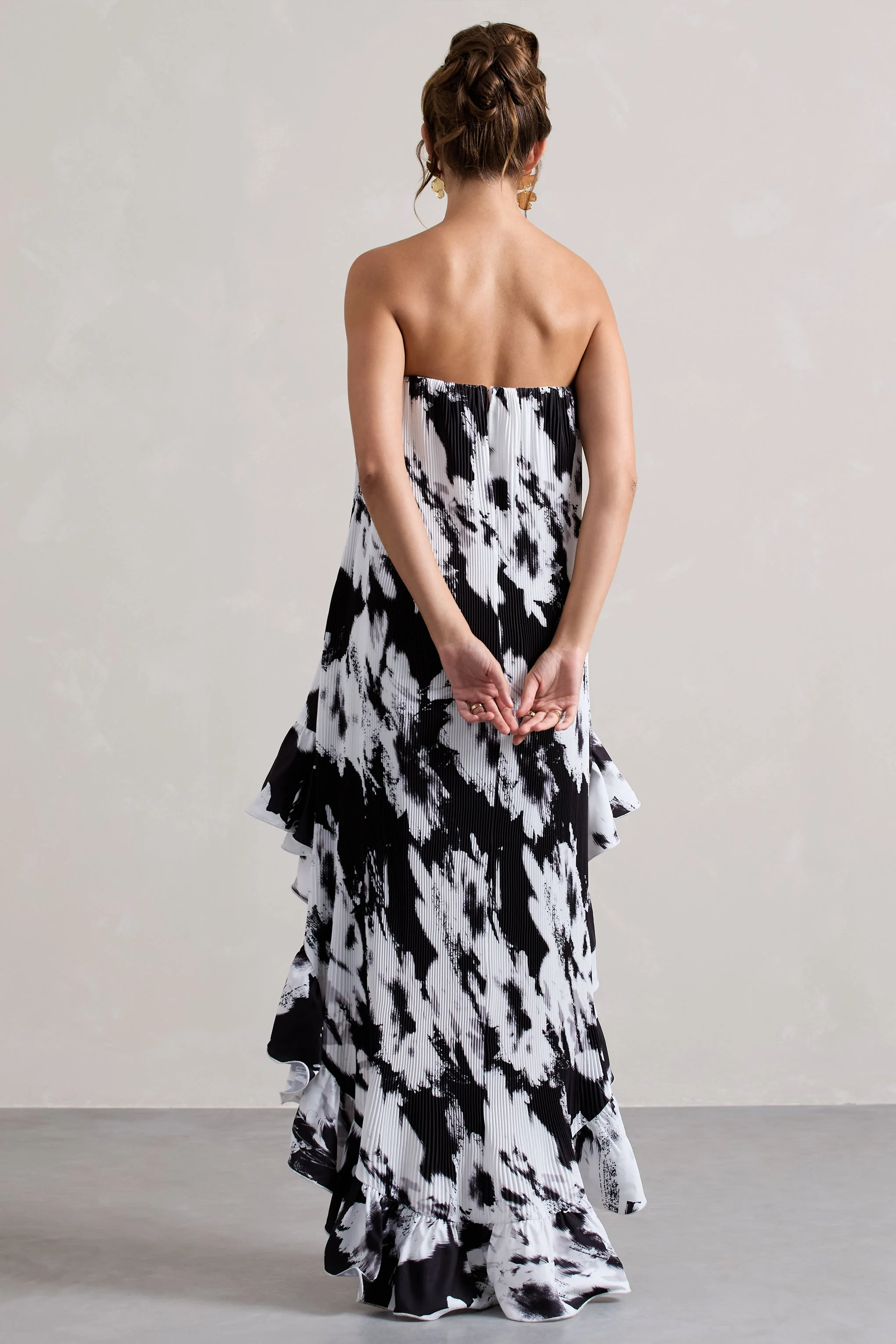 Whistler | Monochroom Bloemen Chiffon Bandeau Ruched Maxi Jurk Met Hoog-Lage Zoom - Image 2