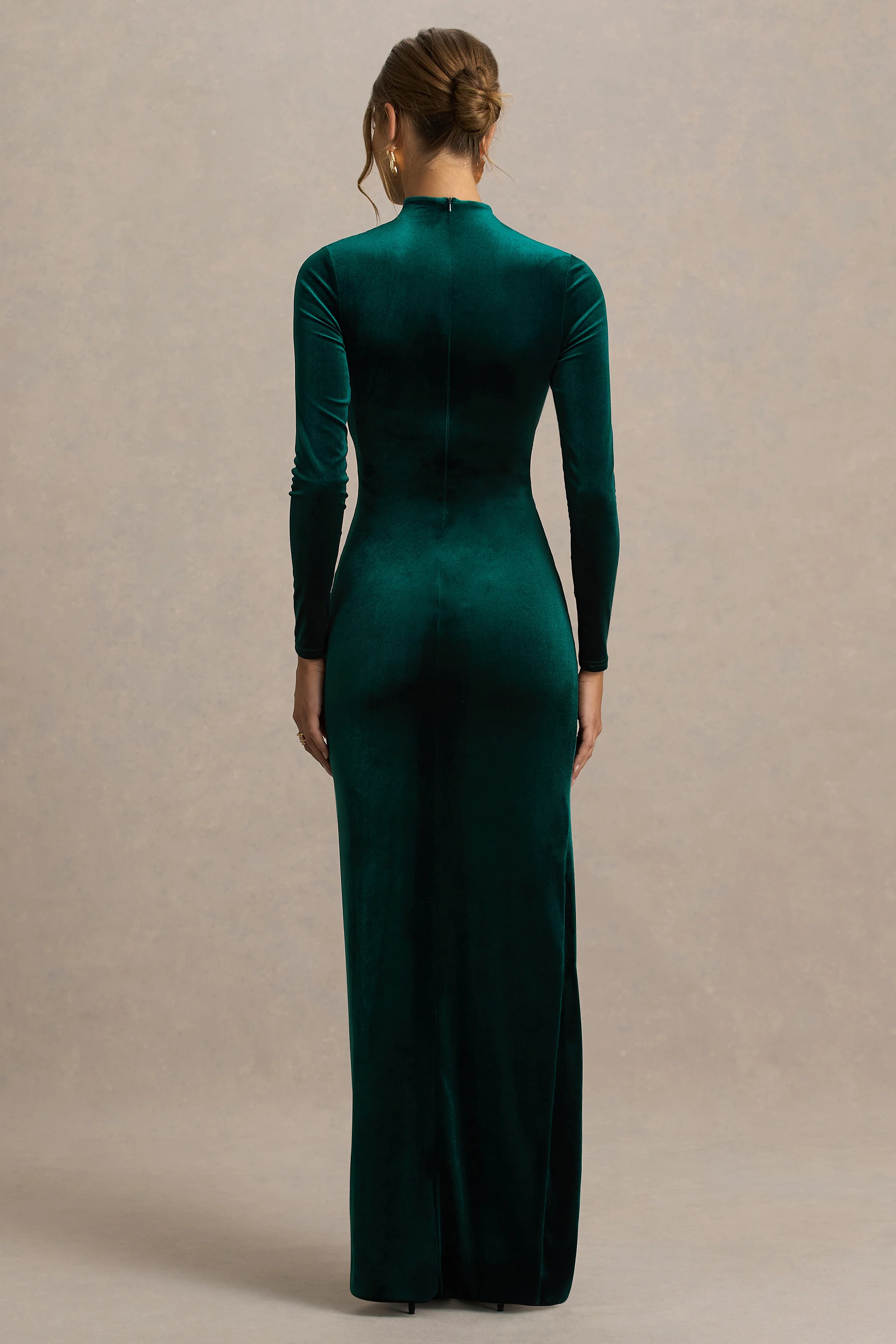 Wishes | Flessengroene Fluwelen Maxi Jurk Met Hoge Hals En Overslag Rok - Image 2
