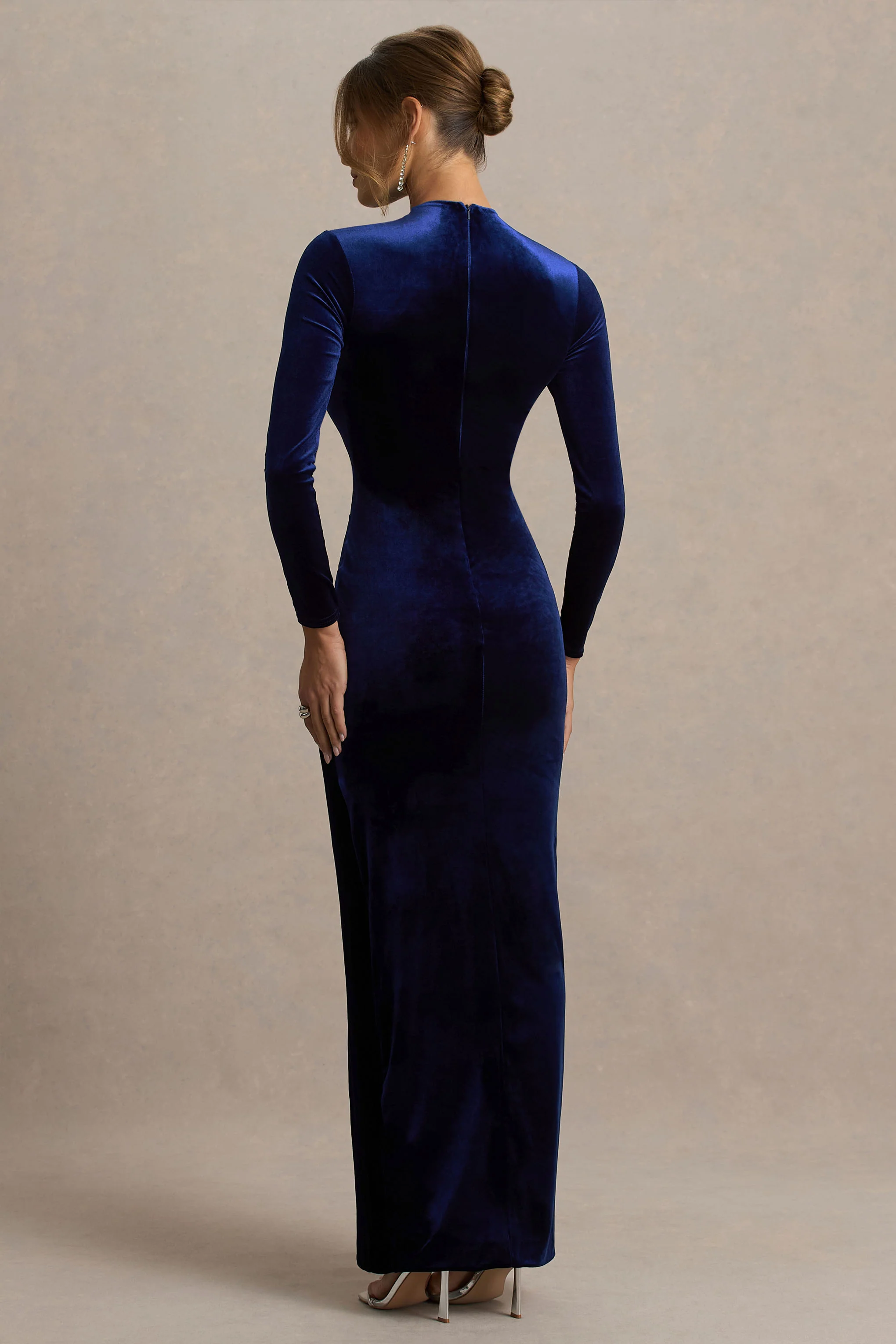 Wishes | Marineblauwe Fluwelen Hoge Hals Maxi Jurk Met Overslag Rok - Image 2