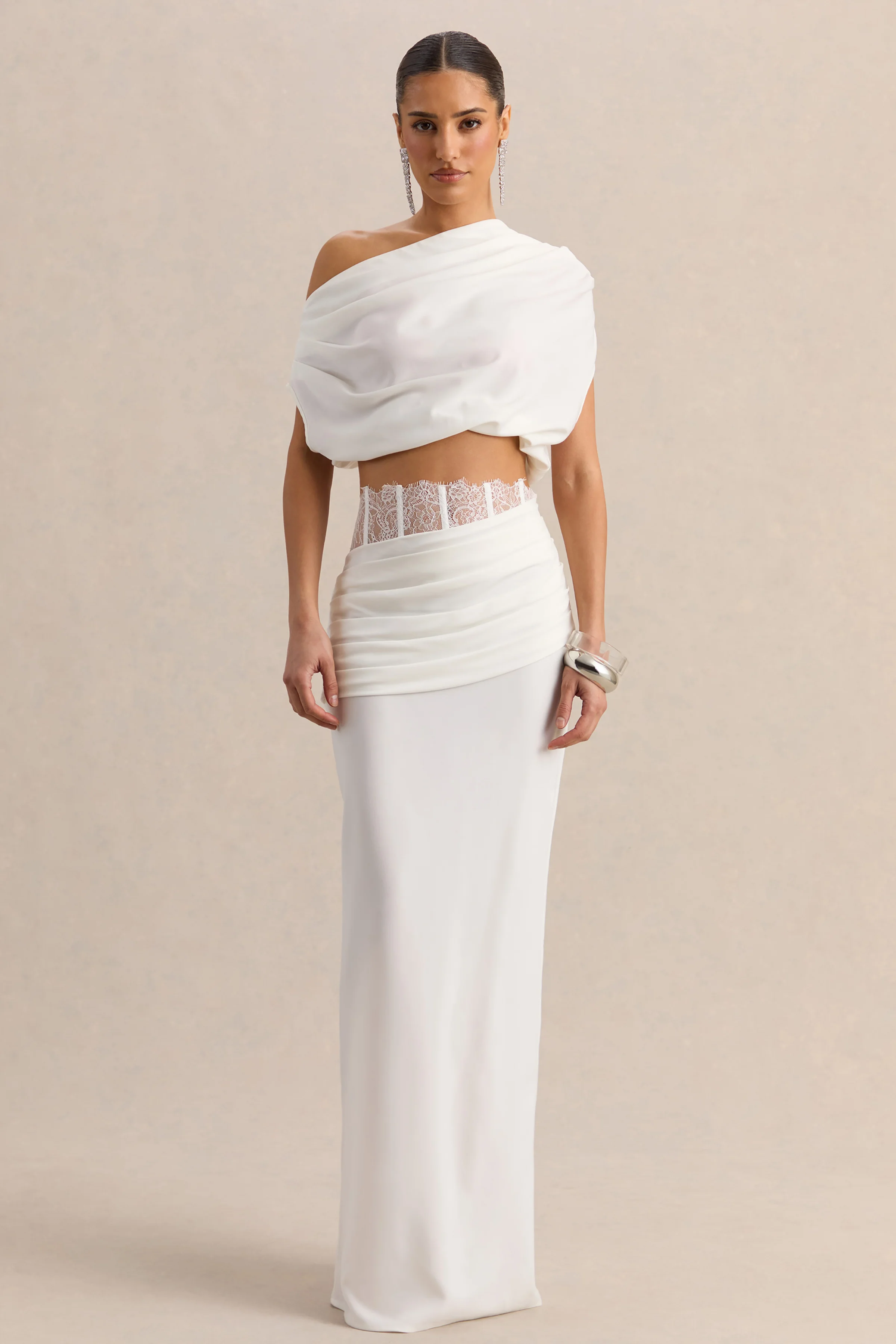 Yaselle | Witte Satijnen Crop Top Met Asymmetrische Hals - Image 3