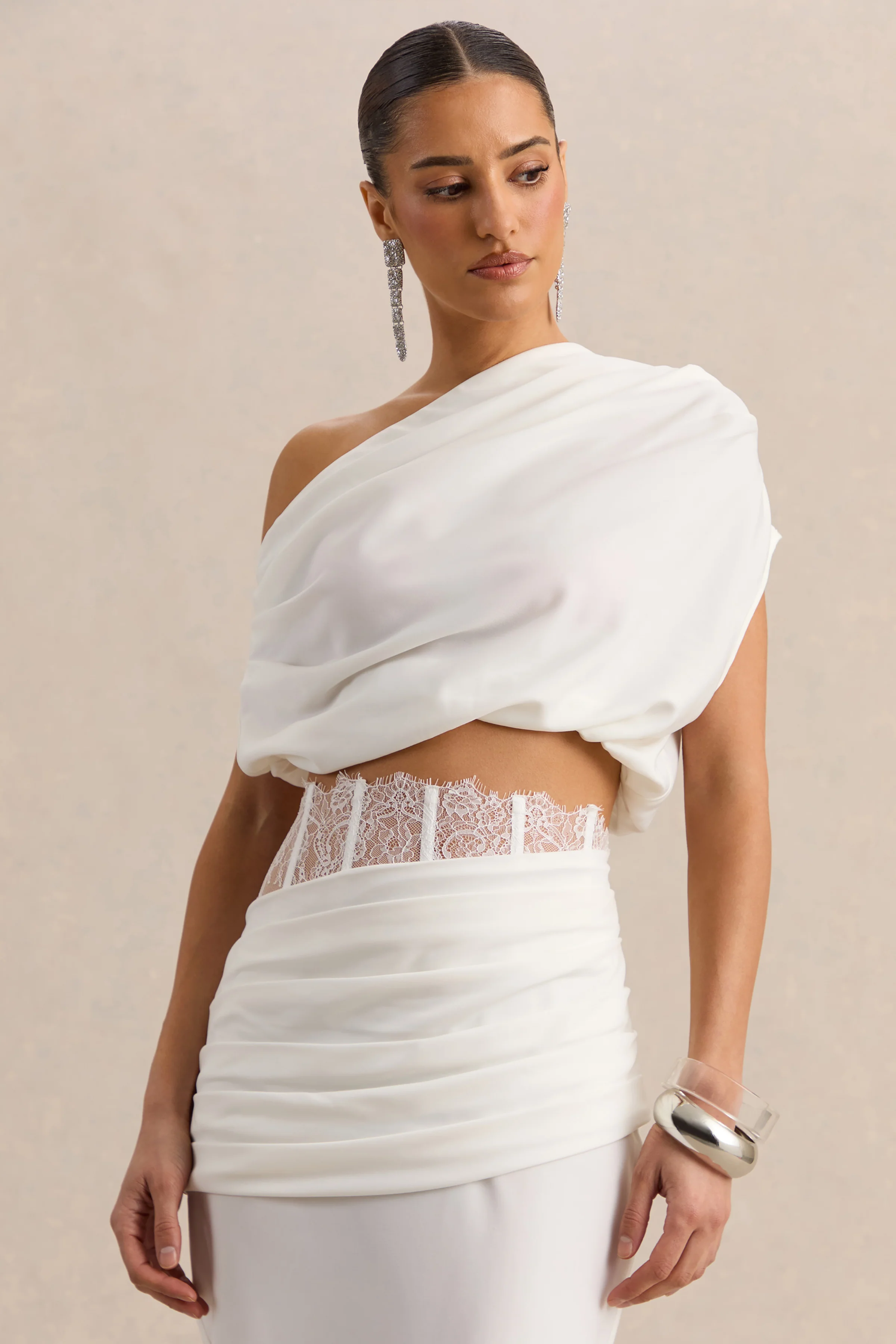Yaselle | Witte Satijnen Crop Top Met Asymmetrische Hals - Image 6
