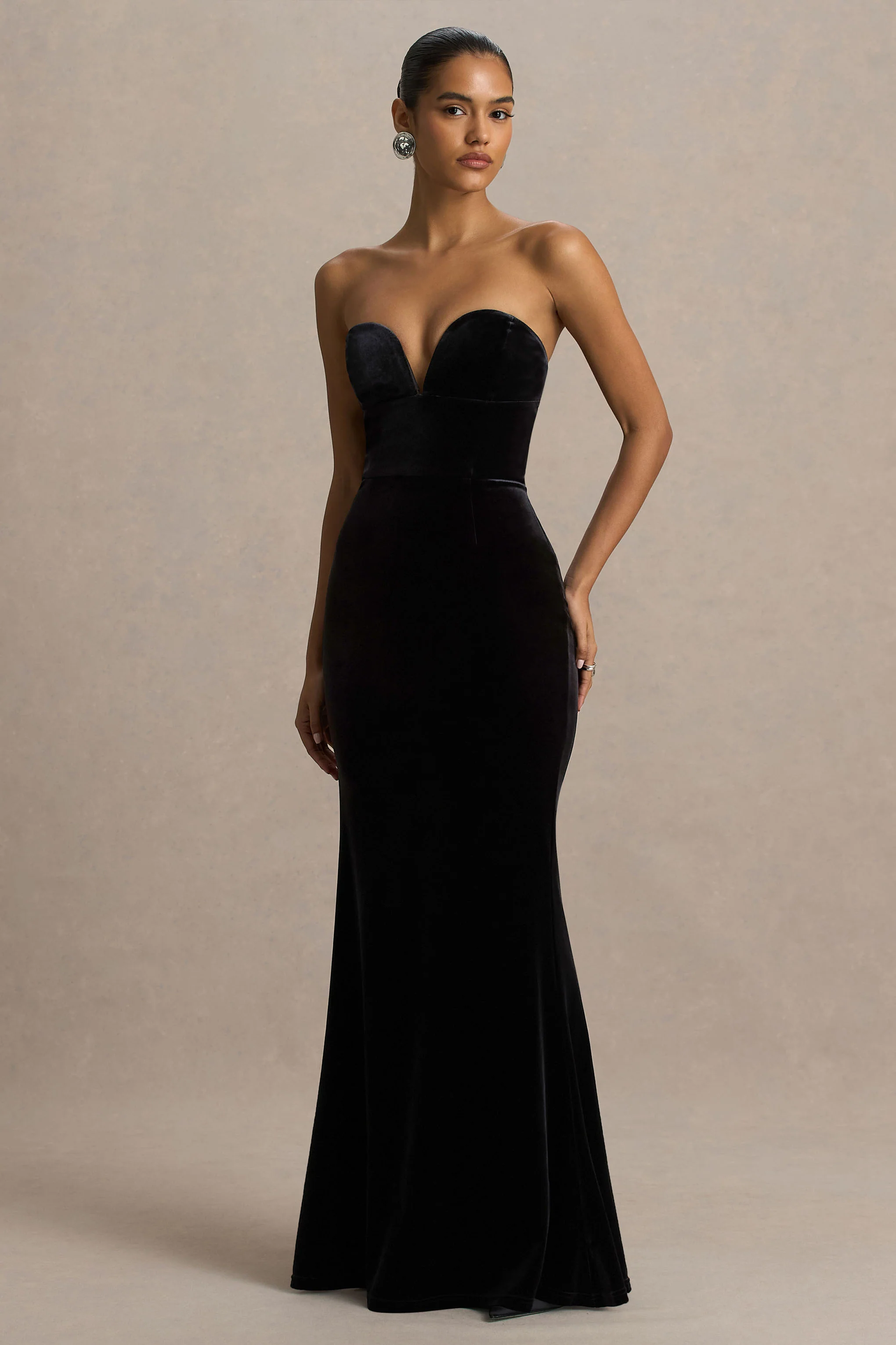 Yolanda | Zwarte Fluwelen Sweetheart Hals Maxi Jurk - Image 4