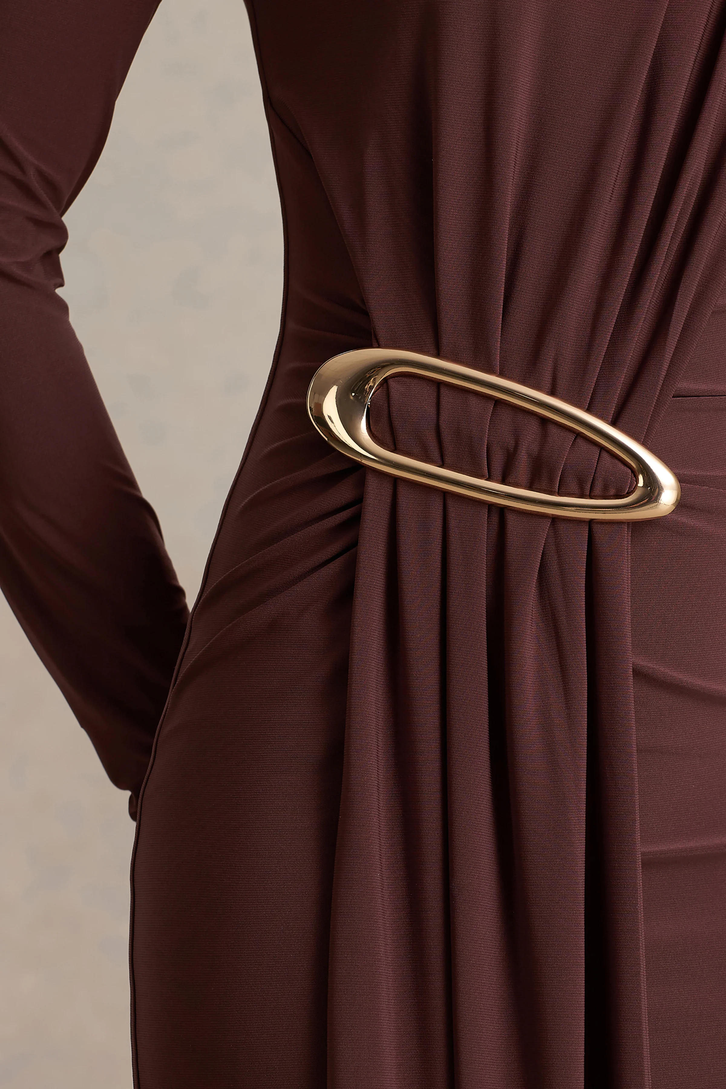 Zadie | Bruine Hoge Hals Midi Jurk Met Gerimpelde Detail - Image 6