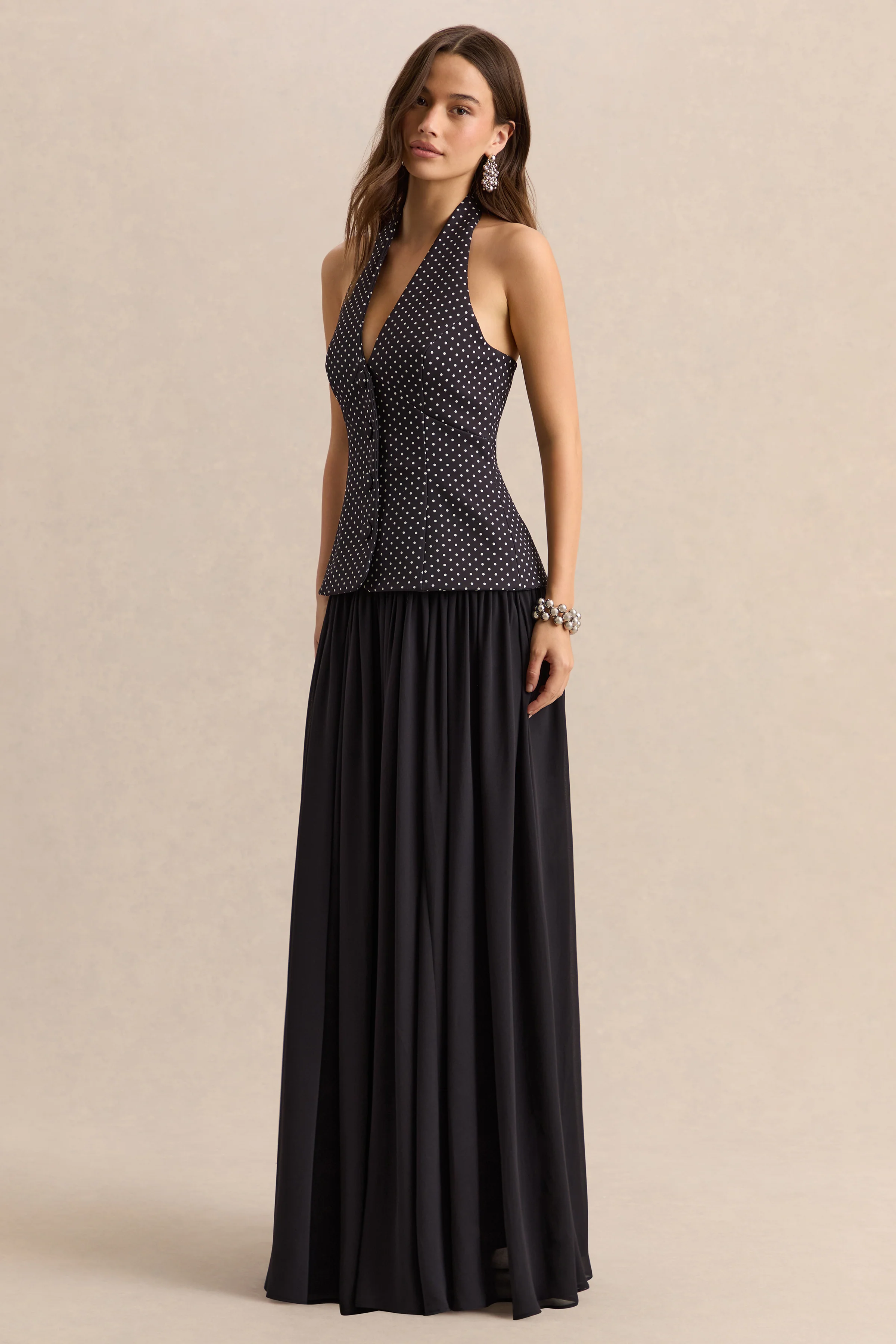 Zarina | Zwart-witte Stippen Print Maxi Jurk Met Diepe V-Hals - Image 4