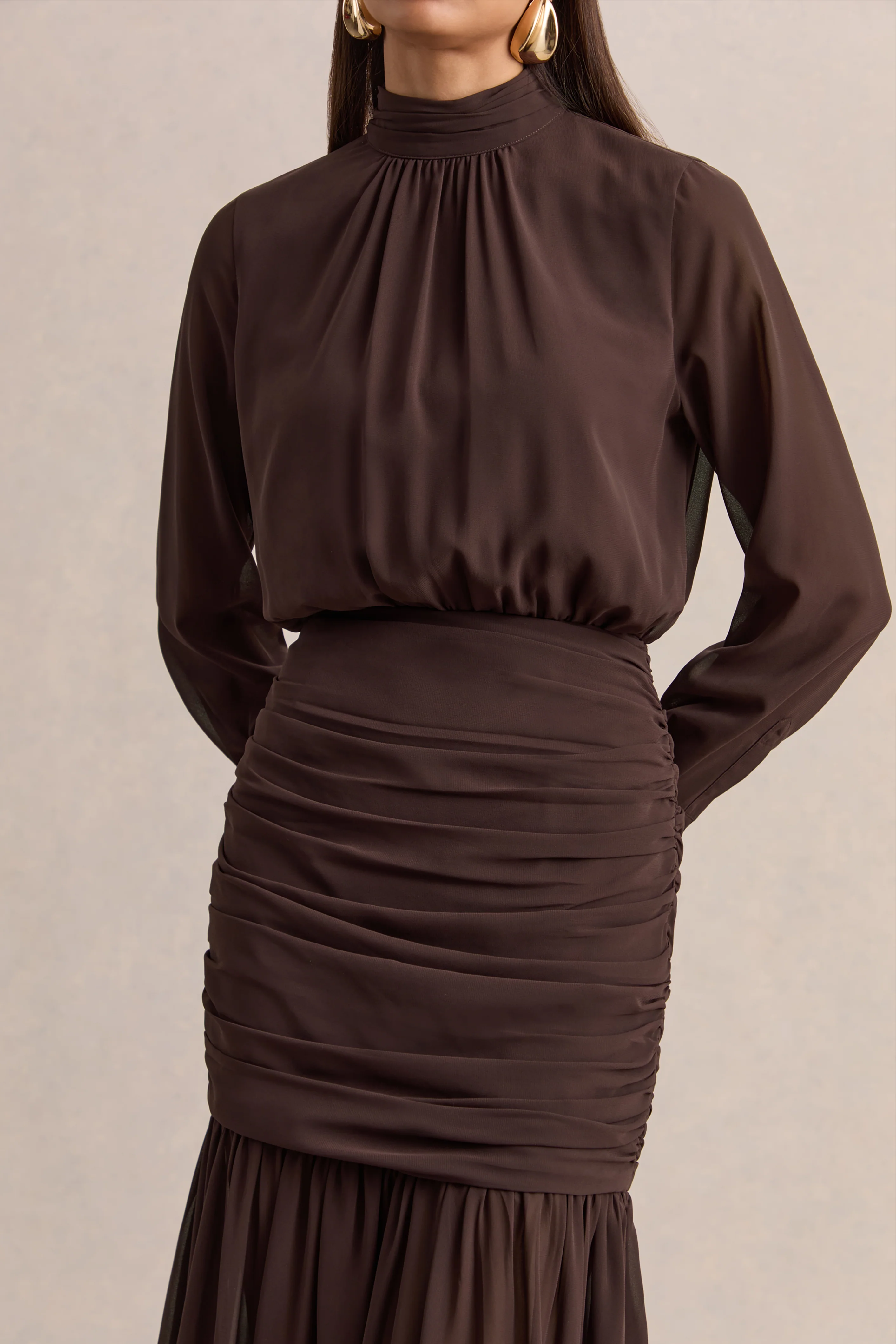 Zella | Bruine Maxi Jurk met Hoge Hals en Doorschijnende Rok - Image 6