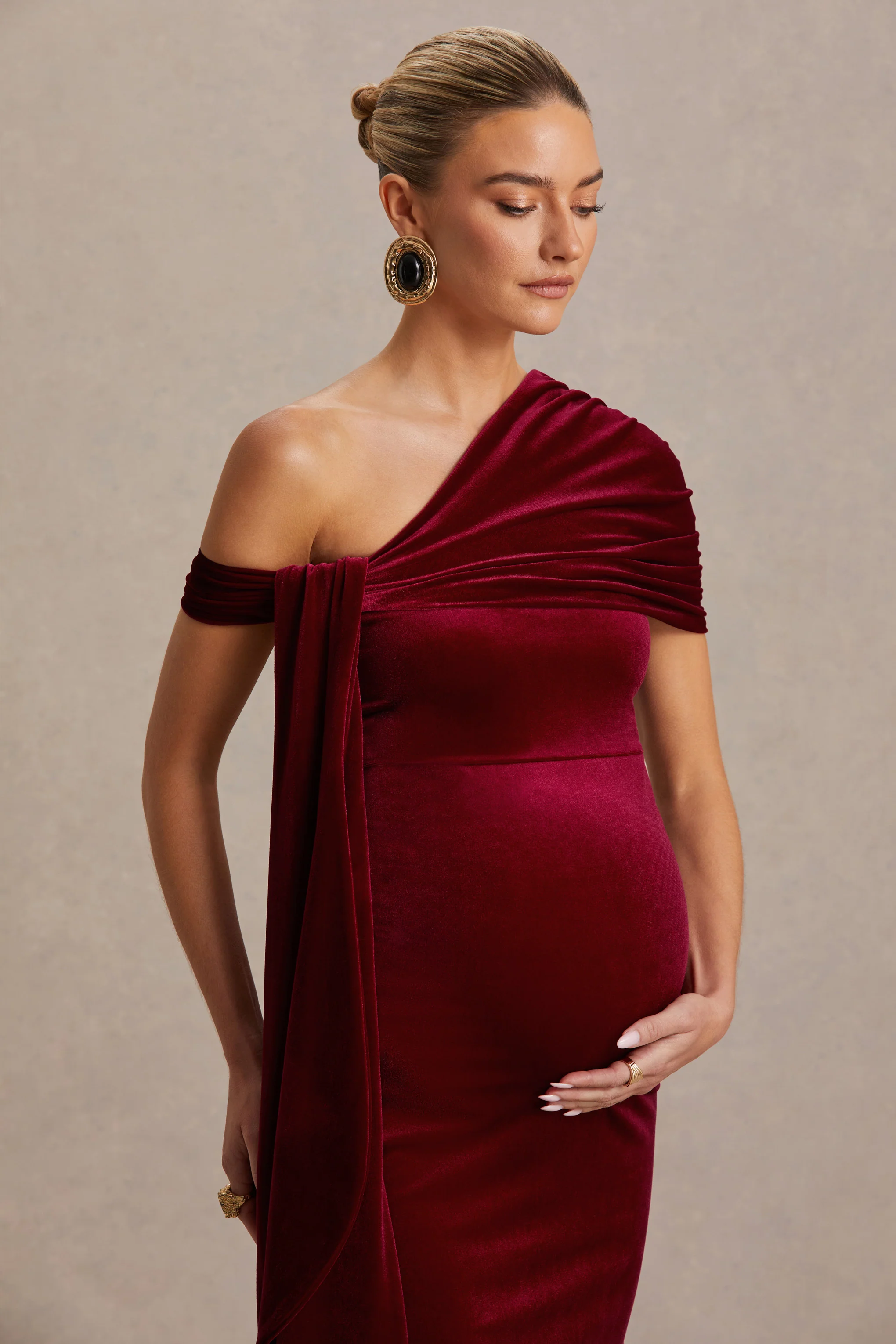 Zena | Bordeaux Fluwelen Asymmetrische Hals Zwangerschaps Midi Jurk Met Knopen En Ceintuur - Image 6
