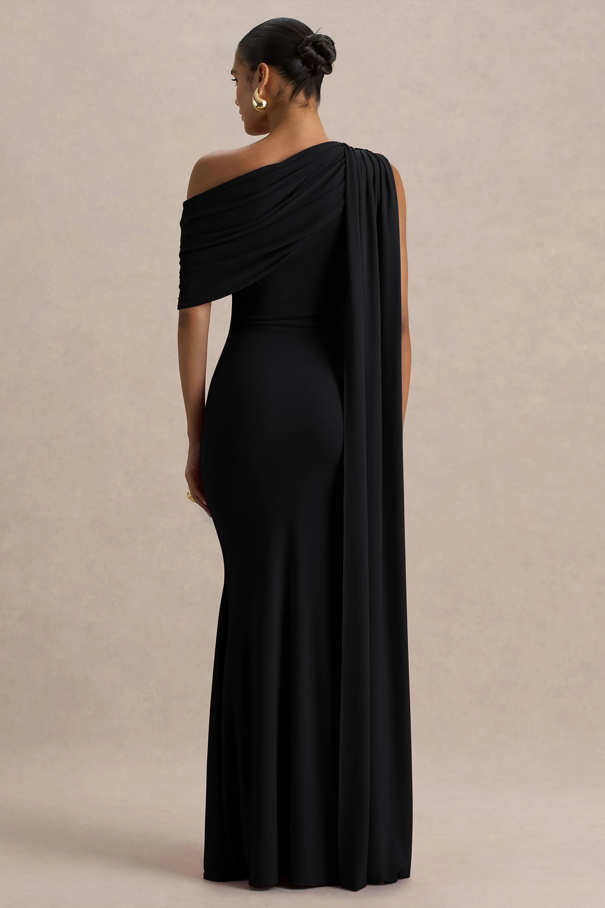 Zendaya | Zwarte Asymmetrische Hals Fishtail Maxi Jurk Met Ceintuur - Image 2