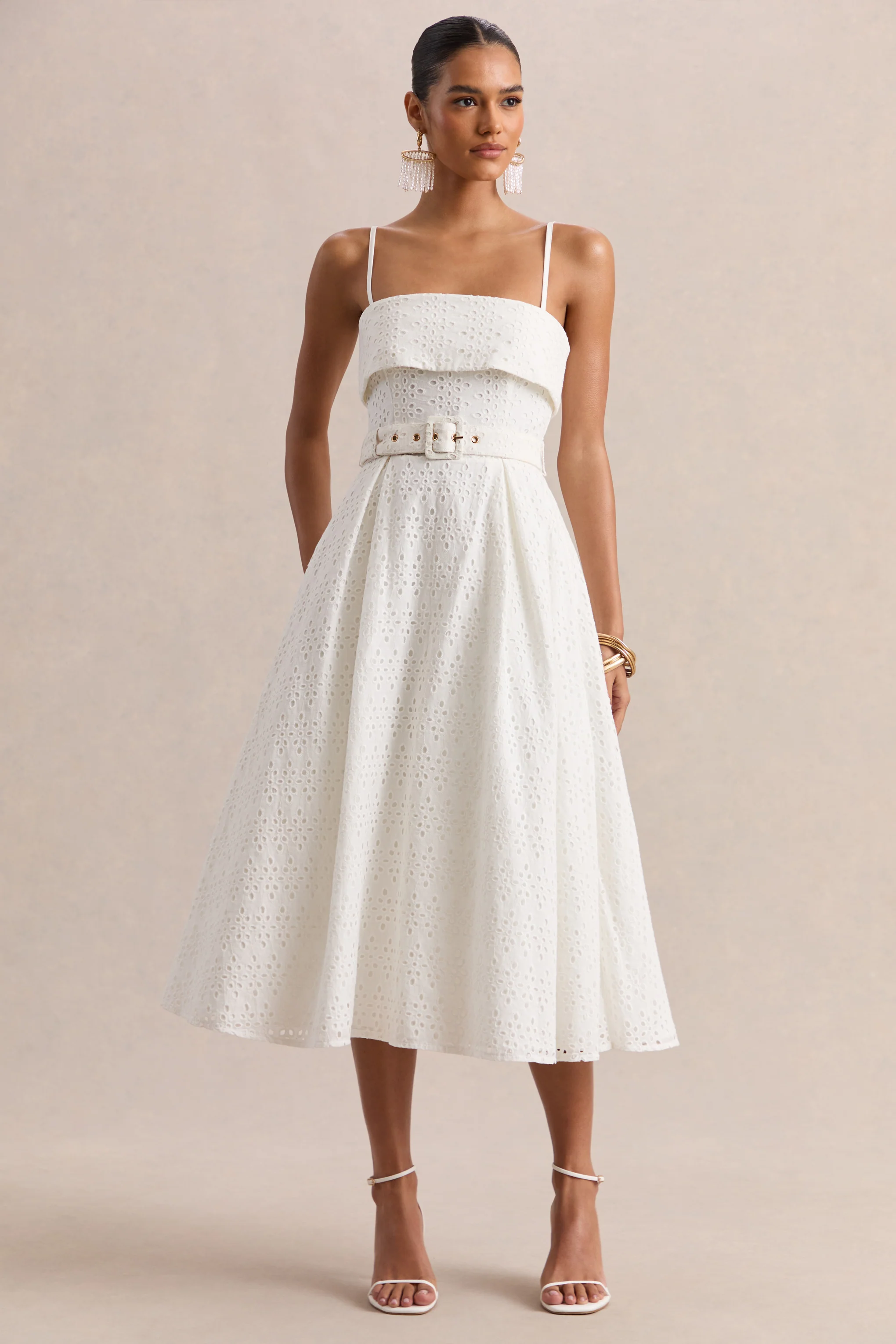 Zoeva | Crème Broderie Midi Jurk Met Vierkante Hals En Ceintuur